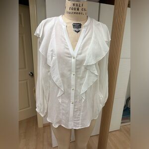 Massimo Dutti. 71%viscose 29%linen. Ruffle details at shoulders. V neck.